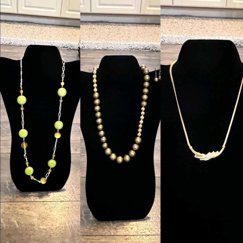 Lot of 3‎ Necklaces